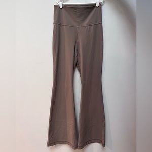 Aritzia TnaBUTTER™ Atmosphere Flare Hi-Rise Legging
